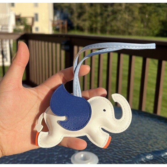 NEW Adorable Elephant Luggage Tag, Keychain & Bag Charm – White & Blue - Picture 1 of 7